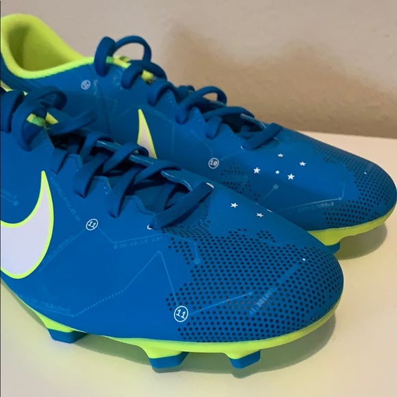 Brand New Nike Soccer Cleats - Picture 4 of 8